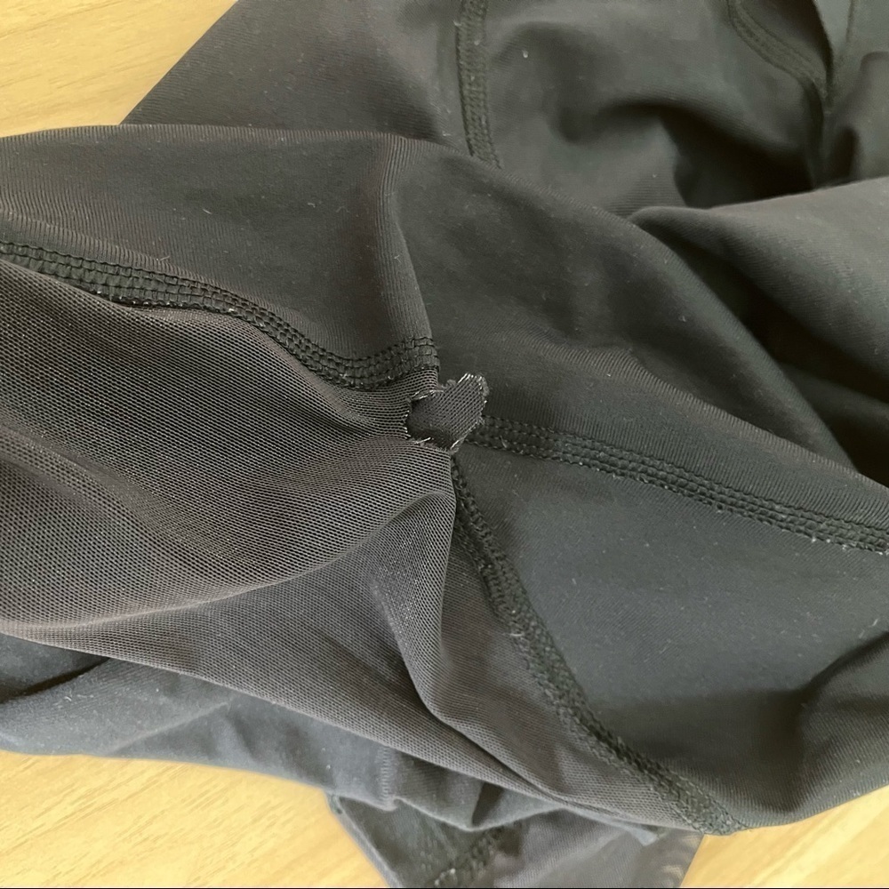 UNDER ARMOUR sz S Vanquish Ankle Leggings Black HOLE - Picture 4 of 5